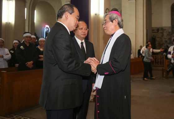 Nhiều đoàn trung ương, địa phương viếng Đức Tổng Giám mục Bùi Văn Đọc, đoàn TPHCM, ảnh 3