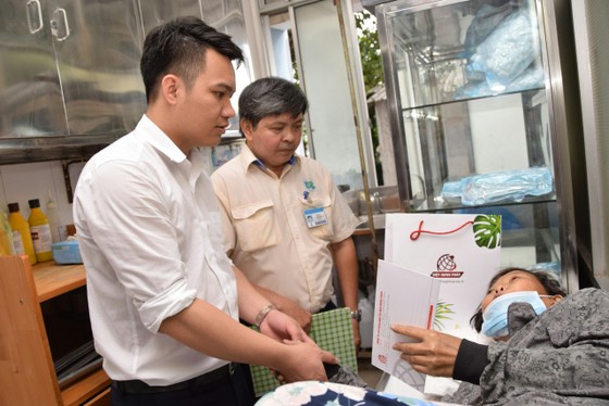 Những tấm lòng đến với bệnh nhân ung thư ảnh 1