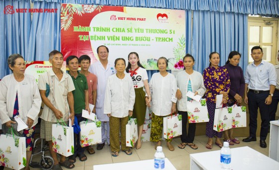 Những tấm lòng đến với bệnh nhân ung thư ảnh 2