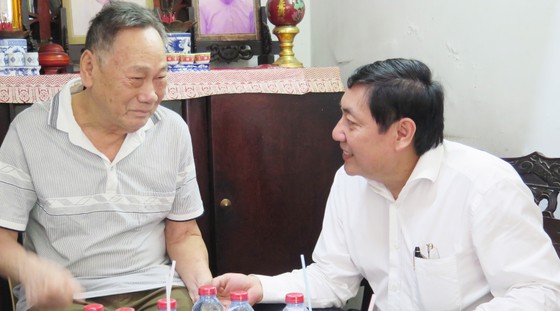 Lãnh đạo TPHCM thăm gia đình các cá nhân tham gia Tổng tiến công và nổi dậy Xuân Mậu Thân 1968 ảnh 2