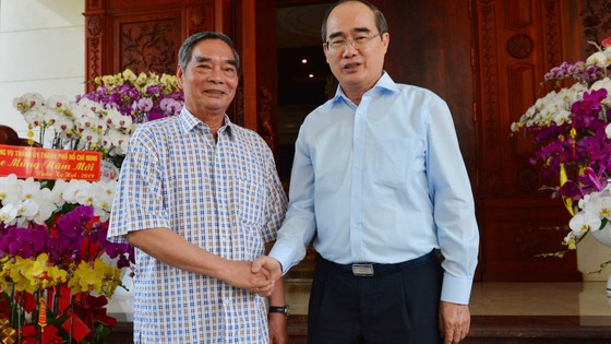 Bí thư Thành ủy TPHCM Nguyễn Thiện Nhân thăm, chúc tết Nhà tình báo huyền thoại ảnh 1