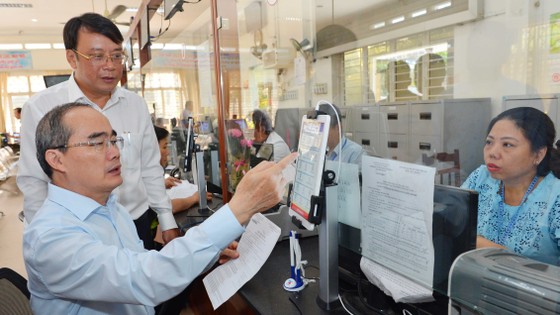 Bí thư Thành ủy TPHCM Nguyễn Thiện Nhân: Phải công khai sự hài lòng của người dân về cải cách hành chính ảnh 2