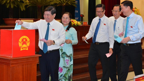 Ông Võ Văn Hoan và ông Ngô Minh Châu làm Phó Chủ tịch UBND TPHCM ảnh 1