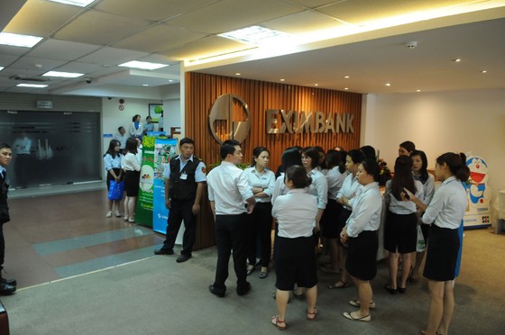 Bộ Công an khám xét ngân hàng Eximbank chi nhánh TPHCM ảnh 2