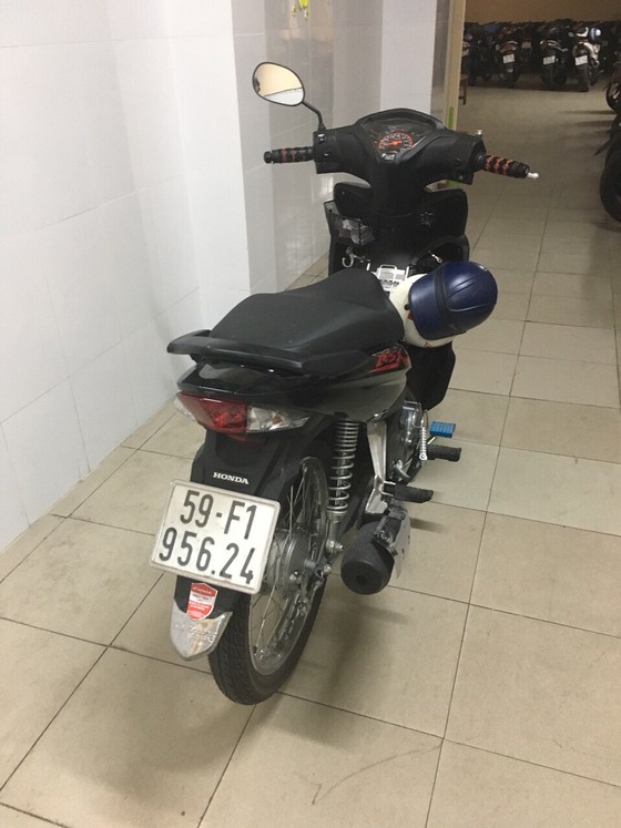 Bắt tên cướp táo tợn kéo lê cô gái hàng chục mét giữa giao lộ trung tâm TPHCM ảnh 2