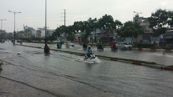 Một số khu vực tại TPHCM mưa lớn kèm theo giông trong ngày lễ 30-4 và 1-5 ảnh 2