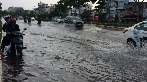 Một số khu vực tại TPHCM mưa lớn kèm theo giông trong ngày lễ 30-4 và 1-5 ảnh 3
