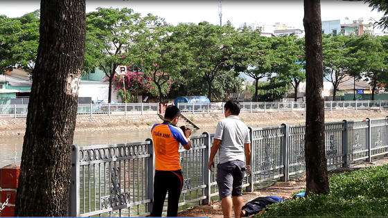 Đi câu cá, phát hiện xác người trên kênh Tàu Hủ ảnh 1