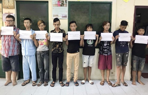 Bắt nhóm đối tượng thực hiện nhiều vụ cướp tại cửa hàng tiện ích ảnh 1