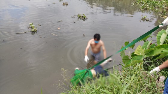 Phát hiện thi thể nam trên rạch ở Thủ Đức ảnh 1