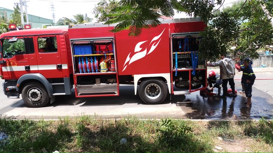 Cháy nhà dân ở quận Thủ Đức, nhiều người hốt hoảng ảnh 4