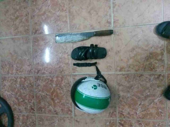 Phát hiện mẹ đi chơi với bạn trai, con dùng dao chém cả 2 bị thương ảnh 1
