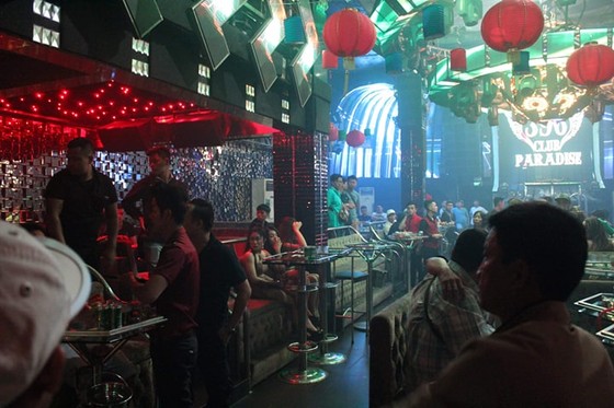 Đột kích quán bar ở quận 7 phát hiện 20 nam nữ phê ma tuý ảnh 3