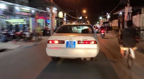 "Ly kỳ" chuyện truy tìm tài xế xe biển xanh 80B hú còi ưu tiên inh ỏi trên đường phố ảnh 3