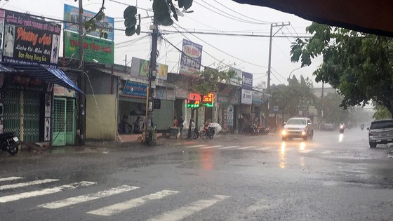 Bão số 9 khiến TPHCM mưa tầm tã không ngớt, nhiều đường ngập nặng ảnh 4
