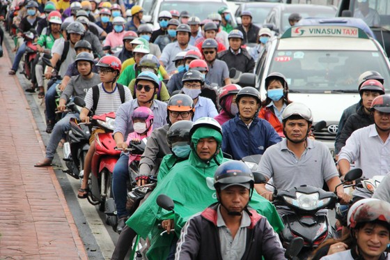 Đi trong cơn mưa từ quận Bình Tân về Bình Chánh, nam thanh niên bị nước cuốn mất tích ảnh 12