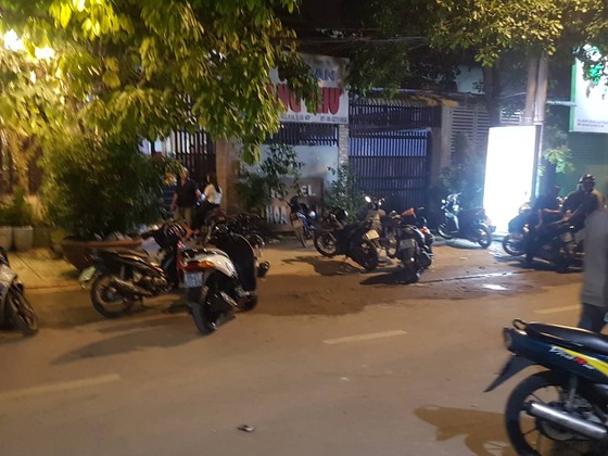 Truy bắt khẩn cấp nhóm đối tượng dùng vật nghi súng khống chế cướp hơn 1.5 tỷ đồng ảnh 2