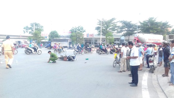 Xe bồn cán chết cô gái ở vòng xoay Phú Hữu ảnh 2
