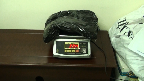 Phát hiện 2,2kg ma túy cất giấu trong máy hát đĩa gửi từ Pháp về Việt Nam ảnh 1