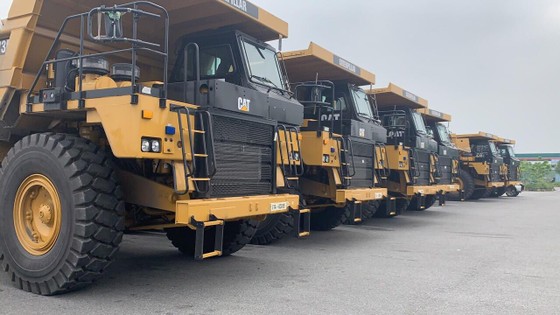 Phát hiện 8 xe tải siêu trường dùng giấy phép lưu hành giả lưu thông trên cao tốc ảnh 1