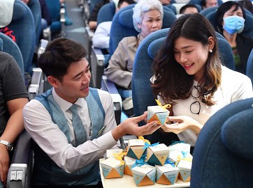 Không khí đặc biệt trên các chuyến bay ngày 8-3 ảnh 2