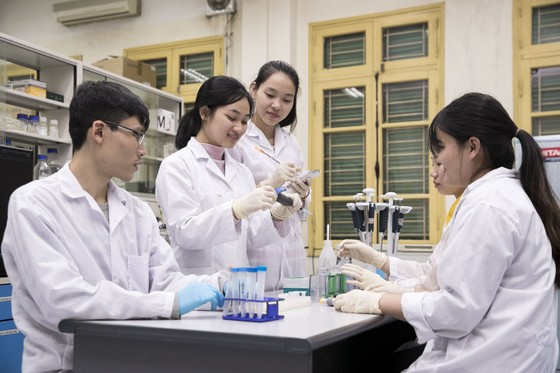 Lĩnh vực Vật lý của Đại học Quốc gia Hà Nội đứng thứ 502 toàn cầu. ảnh 1
