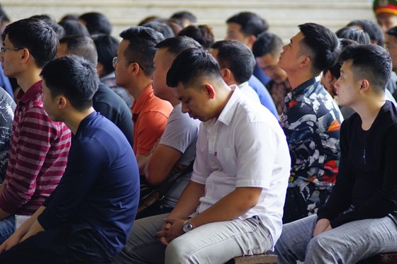 Ngày thứ 2 xét xử vụ đánh bạc hàng ngàn tỷ: Các bị cáo bị nhắc nhở ảnh 9