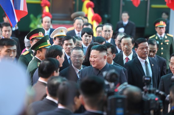 Chủ tịch Kim Jong-un đã lên xe về Thủ đô Hà Nội ảnh 2