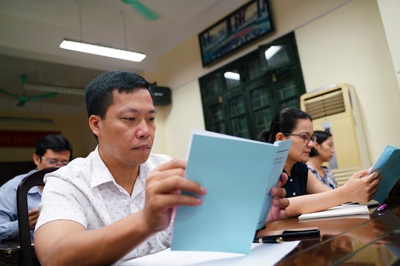 Giám thị “ôn bài” trước khi coi thi ảnh 7