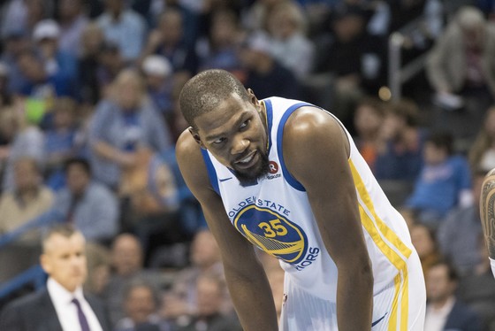 Bóng rổ NBA: Westbrook đánh bại KD ảnh 1