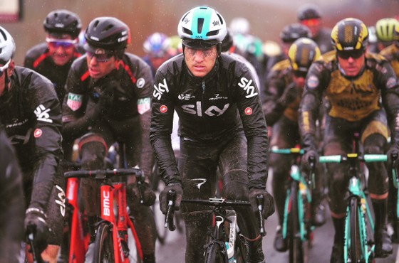 Xe đạp: Kinh hoàng đường đua ở Strade Bianchi ảnh 4