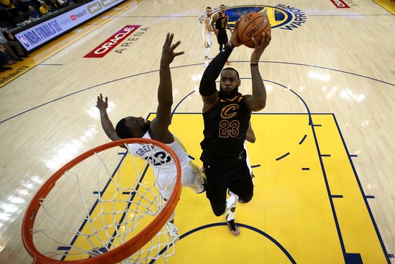 Chung kết NBA: Ghi 51 điểm, James “gánh team” vẫn thua “Vua ghi 3 điểm” Curry ảnh 2