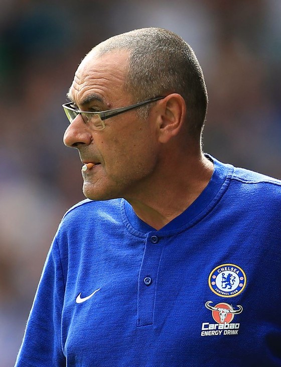 Tin bên lề: HLV Sarri sẵn sàng bỏ thuốc vì Chelsea ảnh 1