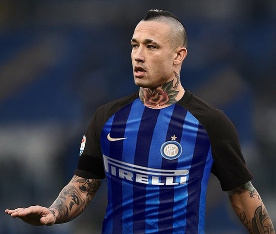 BÊN LỀ: Sao trẻ Ajax bất ngờ tỉnh lại sau một năm bất động ảnh 4