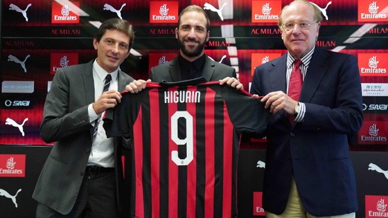 Bắp rang, nước ngọt đã sẵn sàng, chỉ còn chờ Kẻ phản diện Higuain ảnh 2
