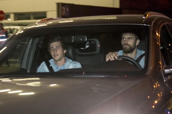 BÊN LỀ: Gerard Pique có thể… đi tù vì vi phạm luật giao thông ảnh 1
