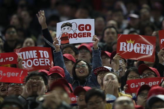 Shanghai Masters 2018: Federer thoát hiểm lần 2, Djokovic thắng nhàn nhã ảnh 1