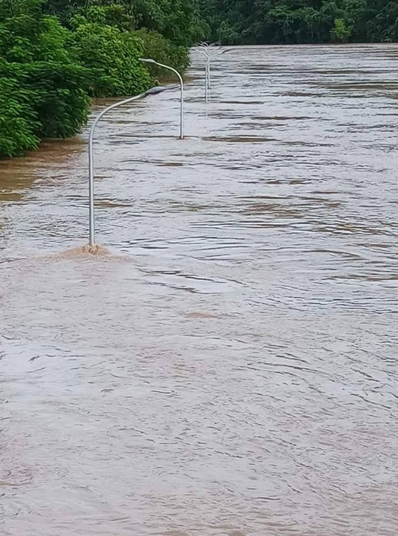 Khắp nơi chạy lũ ảnh 1