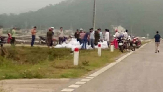 Phát hiện gần 1 tấn bột màu trắng nghi ma túy đá ảnh 1