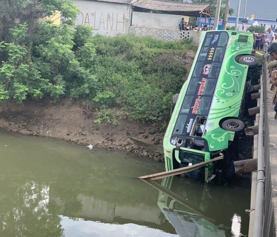 Tạm giam lái xe khách buồn ngủ gây tai nạn nghiêm trọng ảnh 1
