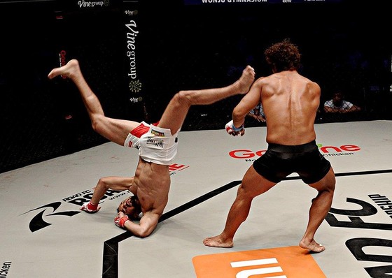 Đấu trường MMA: Bay lộn như phim kungfu Trung Quốc, võ sĩ Brazil thống trị Nhật – Hàn ảnh 5
