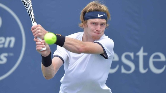 Rublev lật đổ Federer