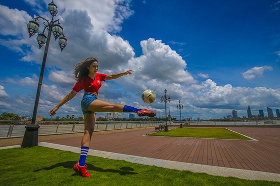 Hot girl Khoa quản trị kinh doanh đặt niềm tin vào Ronaldo ảnh 5