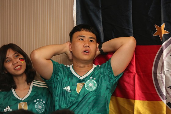 CĐV tuyển Đức tại TPHCM “sốc” khi đội nhà bị loại khỏi World Cup ảnh 3