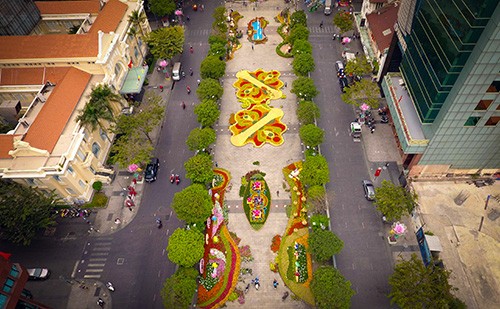 Đường hoa Nguyễn Huệ năm 2019 nhìn từ trên cao ảnh 5