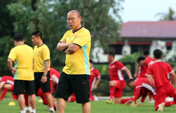 Huy Hùng bình phục chấn thương và cơn đau đầu nhẹ của tướng Park ảnh 1