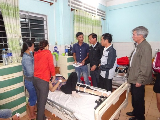 2 ô tô tông nhau, 7 người thương vong ảnh 1