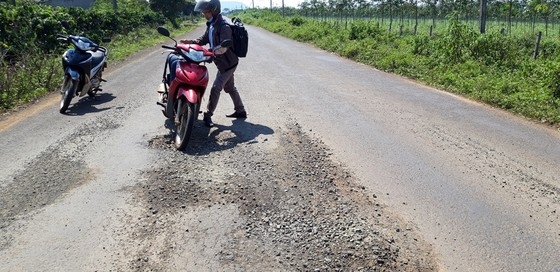 Đường gần trăm tỷ “nát bét”, Công ty Thuận Nguyên phải chịu trách nhiệm sửa chữa ảnh 4