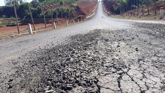 Đường gần trăm tỷ "nát bét": Đề nghị chủ đầu tư nghiêm túc tìm nguyên nhân khiến đường bị hỏng ảnh 2