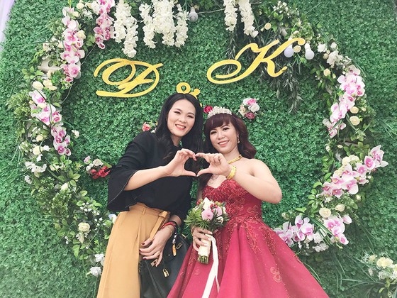 Sao nữ bóng chuyền chúc mừng hạnh phúc của chuyền 2 Hồng Đào ảnh 1